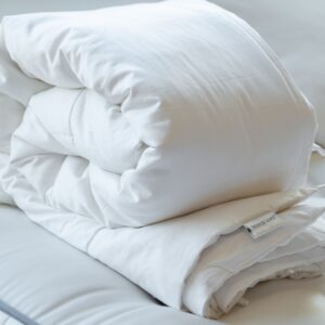 Silk Filled Comforter_Rolled_Tabs Detail_White Loft