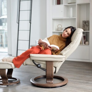 Sunrise Classic Chair & Ottoman_Batick Leather Cream_Walnut Finish_Model