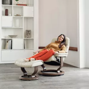 Sunrise Classic Chair & Ottoman_Batick Leather-Cream-Walnut Finish_Lifestyle_Stressless