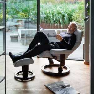 Sunrise Classic Chair & Ottoman_Batick Leather-Platinum Grey_Wenge Finish_Lifestyle_Stressless