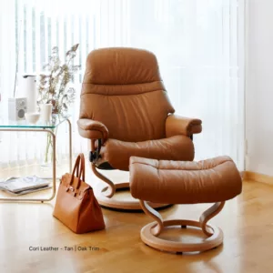 Sunrise Classic Chair & Ottoman_Cori Lthr-Tan_Oak Finish_Lifestyle_Stressless