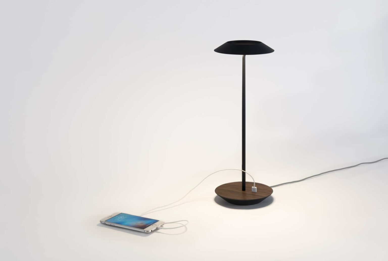 Royyo-Desk-Lamp-USB-Port