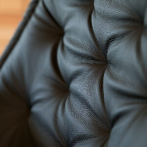 Royal-signature-paloma-black-leather-detail