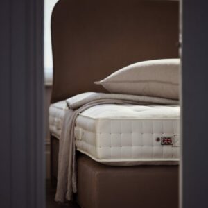 De Lux Divan with Vispring mattress