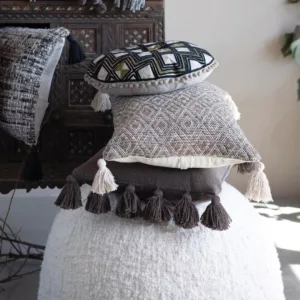 Cotton Slub Lumbar Pillow with Tassels_Iron Grey_Lifestyle02_Creative Co-Op
